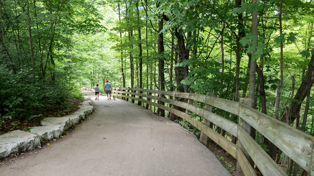 Ontario Oakville Sixteen Mile Creek Trail