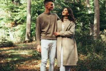 Couple walking a woodland trail representing Kingshaven by Kingsmen Group in Markham