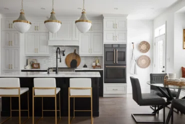 Kitchen with island and pendant lights at Vicinity West by Mattamy Homes in Barrie